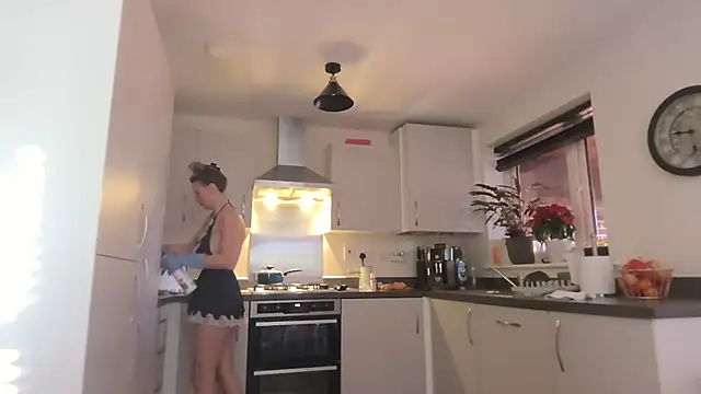 Snapshot of SweetMonicaUK chatting on November 21, 2025, 9:30 am SweetMonicaUK online show from November 21, 2025, 9:30 am