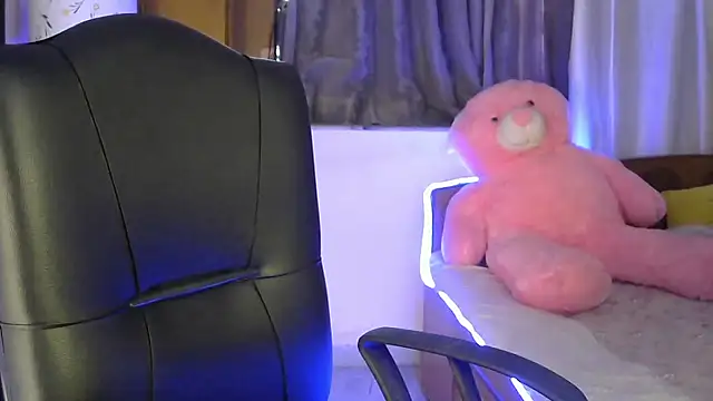 Black cat cutie online show from October 9, 2025, 5:19 am