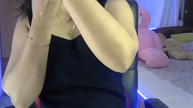 Black cat cutie online show from September 15, 2025, 4:57 am