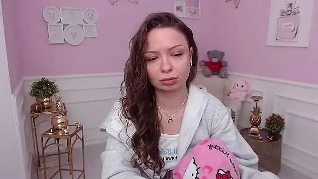 LucySkilar online show from February 6, 2026, 5:47 am