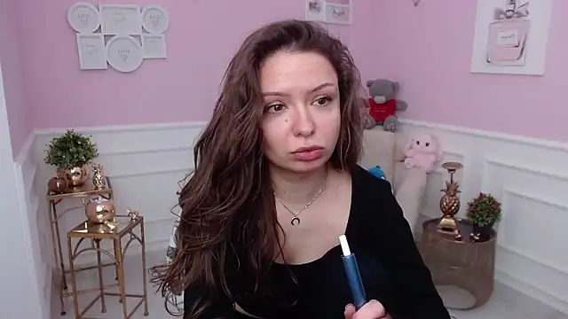 LucySkilar online show from February 2, 2026, 5:50 am