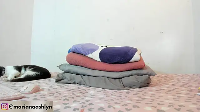 Snapshot of Melaniegirl17 chatting on October 14, 2025, 7:14 pm Melaniegirl17 online show from October 14, 2025, 7:14 pm