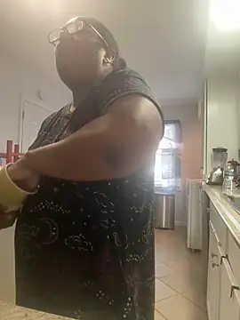 Snapshot of ebonyred chatting on December 15, 2025, 2:01 pm ebonyred online show from December 15, 2025, 2:01 pm