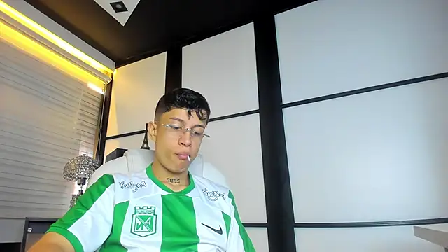 Snapshot of AgarEvans chatting on December 27, 2024, 1:50 pm AgarEvans online show from December 27, 2024, 1:50 pm