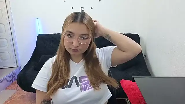  sweetcarla online show from May 13, 2026, 5:20 pm