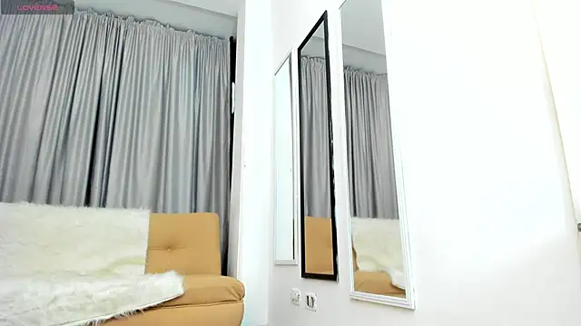 mariiana murillo01 online show from November 9, 2025, 12:20 pm