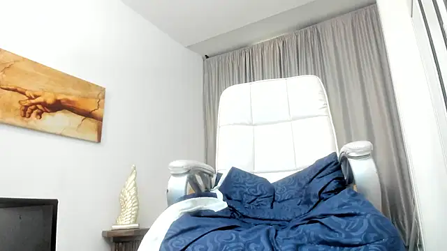 mariiana murillo01 online show from October 19, 2025, 4:32 pm