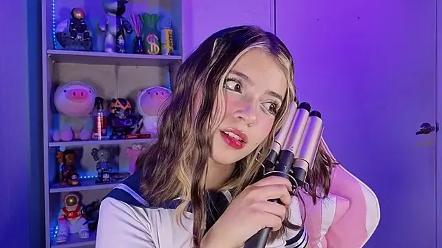 EmilyMiller  online show from October 17, 2025, 5:26 pm