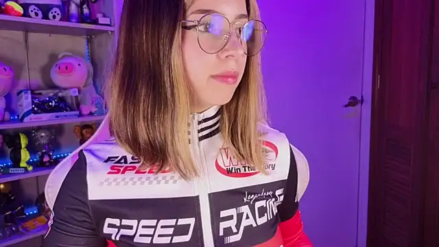 Snapshot of EmilyMiller_ chatting on February 23, 2026, 4:18 pm EmilyMiller online show from February 23, 2026, 4:18 pm