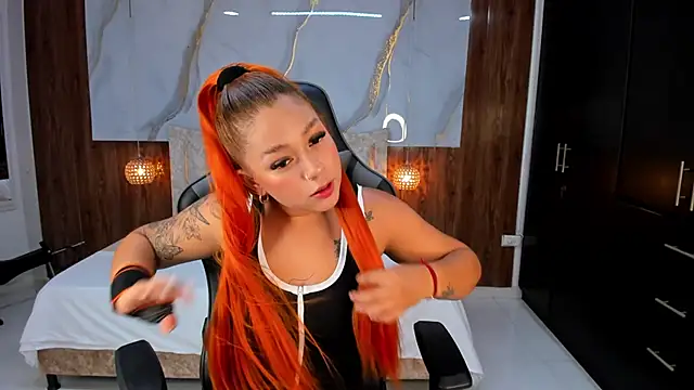 Snapshot of mia_18v chatting on February 25, 2025, 8:32 pm mia 18v online show from February 25, 2025, 8:32 pm