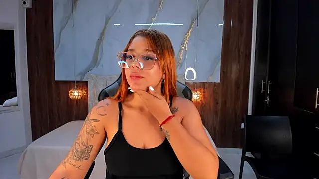 Snapshot of mia_18v chatting on March 2, 2025, 3:13 am mia 18v online show from March 2, 2025, 3:13 am