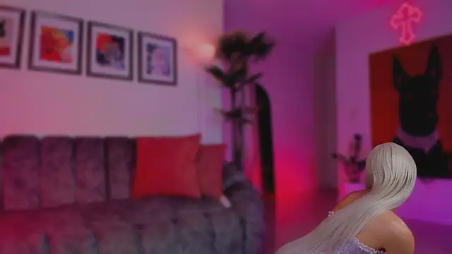 Taylor  foxxx online show from April 3, 2026, 6:20 am