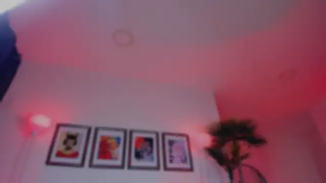 Taylor  foxxx online show from September 18, 2025, 4:37 am