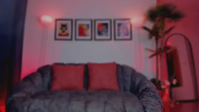 Taylor  foxxx online show from September 26, 2025, 4:52 am