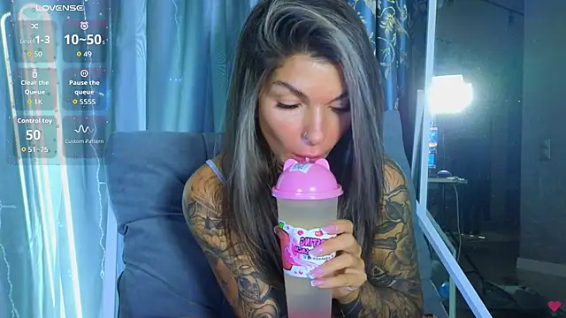 tattooedBabyy online show from November 21, 2025, 9:19 am