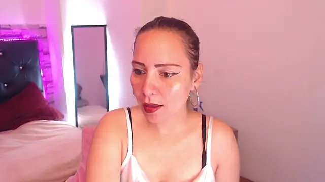 camila delarosa online show from September 19, 2025, 4:22 pm