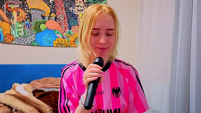 Crayzy Luv online show from March 27, 2026, 3:02 pm