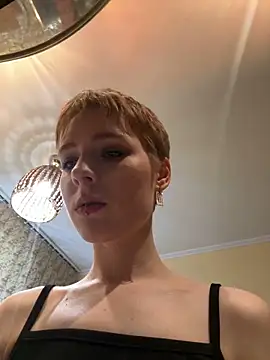 Crayzy Luv online show from March 7, 2025, 2:36 am