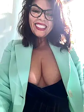 CarlaConnor80 online show from October 28, 2025, 10:47 am