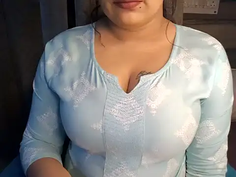 Trezza online show from November 6, 2025, 11:09 pm