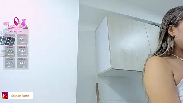 Snapshot of ScarlettAndClark chatting on February 12, 2026, 2:44 am ScarlettAndClark online show from February 12, 2026, 2:44 am