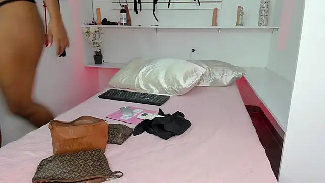 Alejandra Dunn online show from November 19, 2025, 2:17 pm