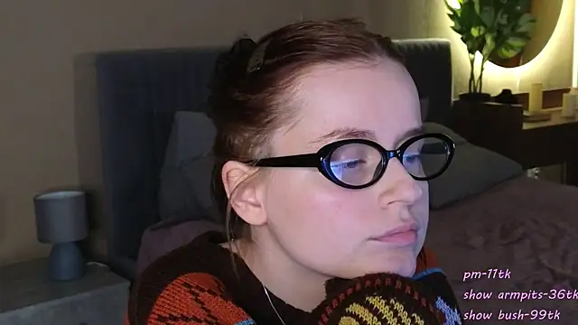 Snapshot of reb_luvng chatting on February 4, 2025, 2:53 pm reb luvng online show from February 4, 2025, 2:53 pm