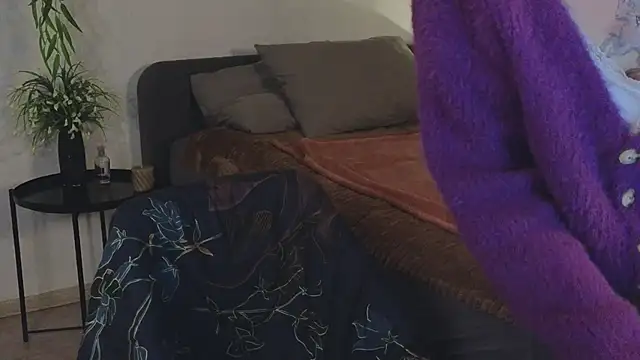 reb luvng online show from November 27, 2025, 2:06 pm