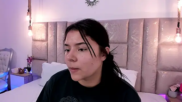 Oriana Guzman online show from June 26, 2026, 2:28 am