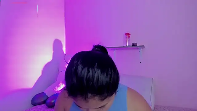 Oriana Guzman online show from December 15, 2025, 10:59 pm