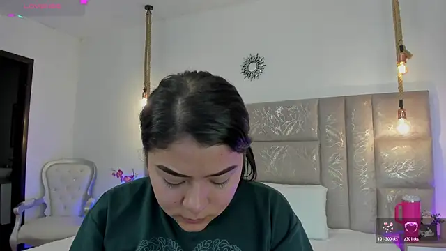 Oriana Guzman online show from July 27, 2026, 11:45 pm