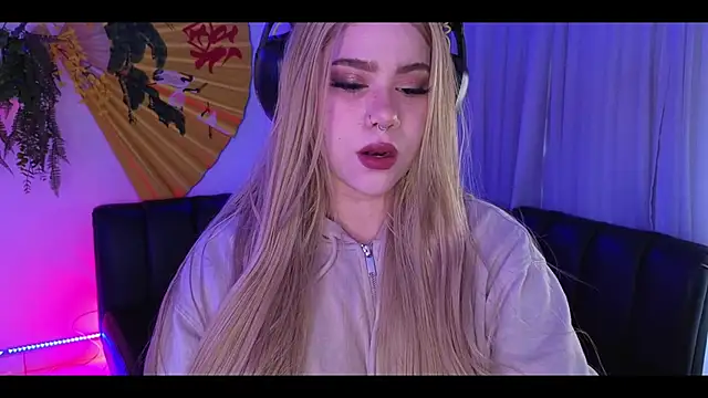 Snapshot of albaismynameX chatting on November 17, 2025, 12:09 pm albaismynameX online show from November 17, 2025, 12:09 pm