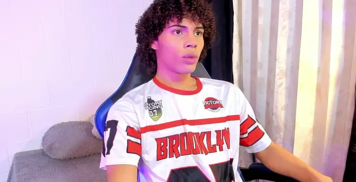 Snapshot of kleo_helenos chatting on October 18, 2025, 12:01 am kleo helenos online show from October 18, 2025, 12:01 am