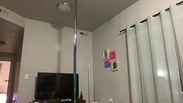 NatalieKneals online show from January 8, 2025, 8:49 am