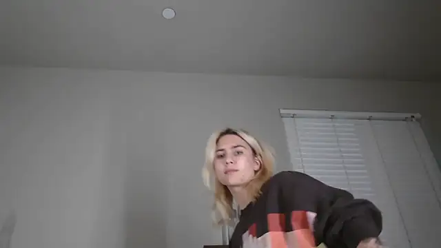 NatalieKneals online show from December 26, 2024, 7:35 am