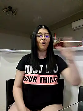 Snapshot of Milf_Abigail chatting on March 5, 2025, 4:13 am Milf Abigail online show from March 5, 2025, 4:13 am