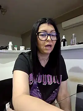 Snapshot of Milf_Abigail chatting on October 3, 2025, 1:42 am Milf Abigail online show from October 3, 2025, 1:42 am