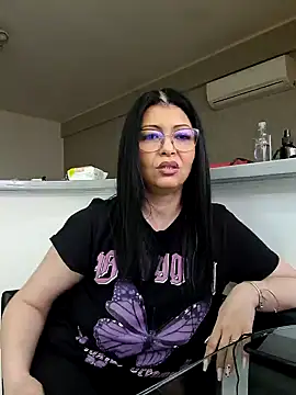 Snapshot of Milf_Abigail chatting on March 23, 2025, 5:32 am Milf Abigail online show from March 23, 2025, 5:32 am