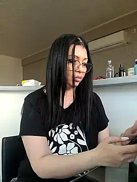 Snapshot of Milf_Abigail chatting on March 20, 2025, 5:35 am Milf Abigail online show from March 20, 2025, 5:35 am