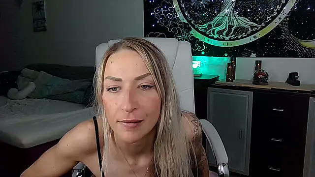 SexxyLiviaa online show from November 7, 2025, 5:17 pm