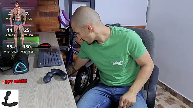 Snapshot of Marck_Muscle chatting on February 9, 2026, 3:26 am Marck Muscle online show from February 9, 2026, 3:26 am