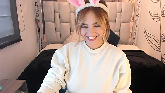 KataHot  online show from September 18, 2025, 8:12 pm