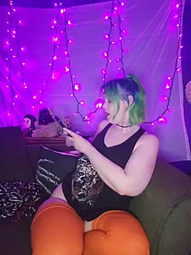 EverlyEster online show from May 15, 2026, 3:26 am