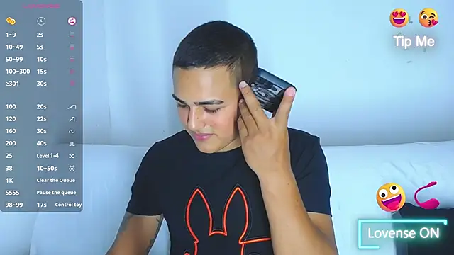 Latino Junge online show from January 8, 2025, 9:55 pm