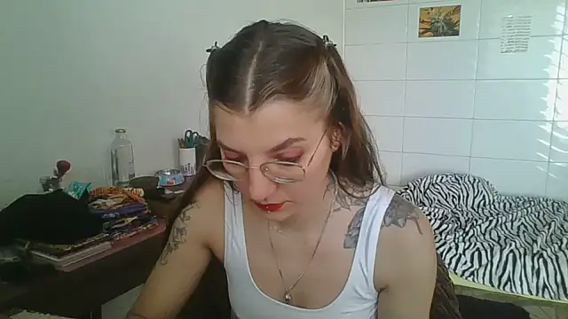 Snapshot of SweetyBabyDemon chatting on November 6, 2025, 1:04 pm SweetyBabyDemon online show from November 6, 2025, 1:04 pm