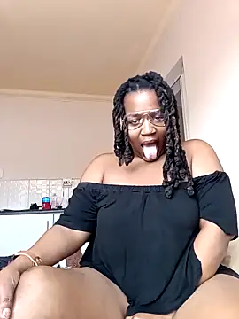 Snapshot of ThaBundaa chatting on February 8, 2026, 1:42 pm ThaBundaa online show from February 8, 2026, 1:42 pm