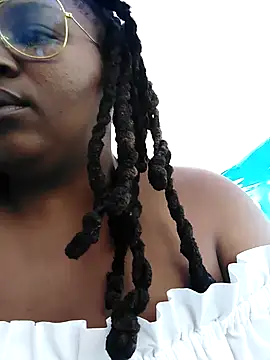 Snapshot of ThaBundaa chatting on January 6, 2026, 2:43 pm ThaBundaa online show from January 6, 2026, 2:43 pm