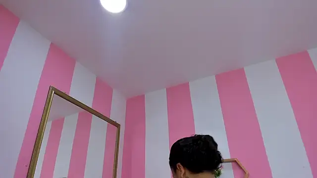 Snapshot of ISABELLA_020 chatting on December 17, 2025, 1:05 pm ISABELLA 020 online show from December 17, 2025, 1:05 pm