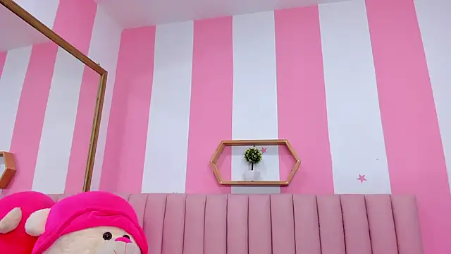 Snapshot of ISABELLA_020 chatting on November 18, 2025, 11:57 am ISABELLA 020 online show from November 18, 2025, 11:57 am