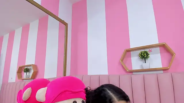 ISABELLA 020 online show from April 15, 2026, 12:10 pm